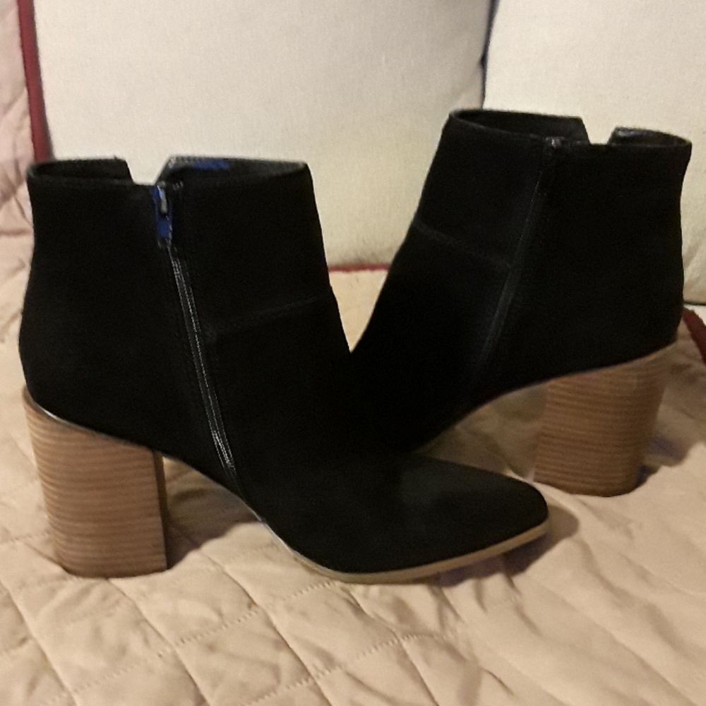 NWOT Nine West Black Suede Booties